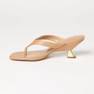 New Size 8 Dakota Sculpted Heel Thong Sandal in Tan by The Drop
